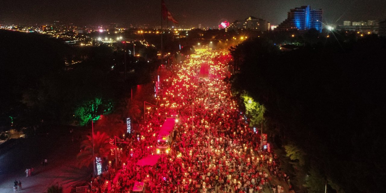 Cumhuriyet’in 100’üncü Yılına Fener Alaylı Kutlama