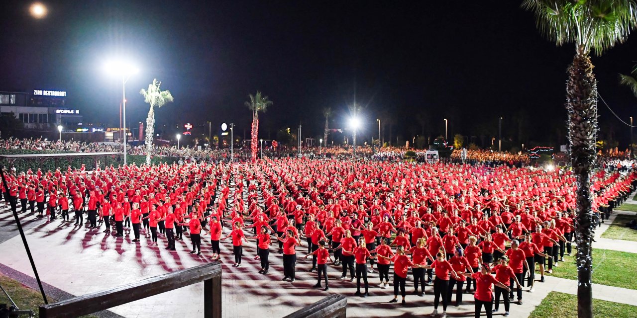 Cumhuriyet’in 100’üncü Yılına Fener Alaylı Kutlama (2)