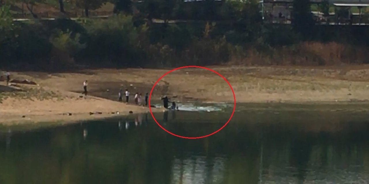 Gölete Düşen 2 Oğlunu Son Anda Boğulmaktan Kurtardı (2)