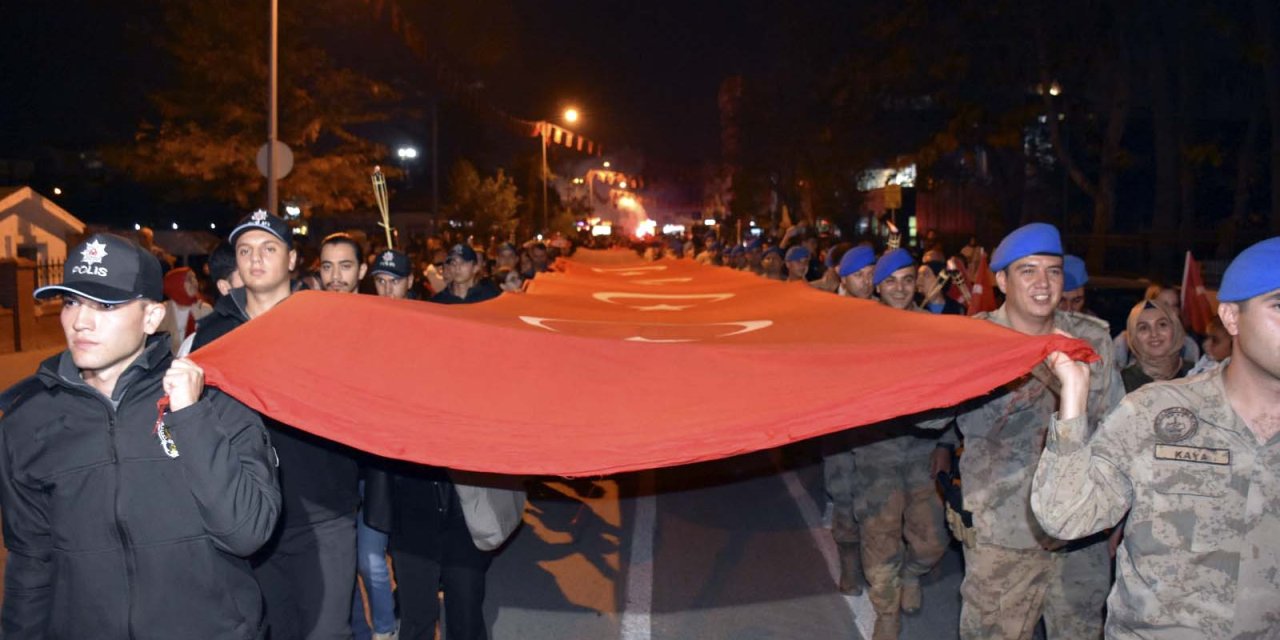 Kırıkkale’de Cumhuriyetin 100'üncü Yılında Fener Alayı Düzenlendi