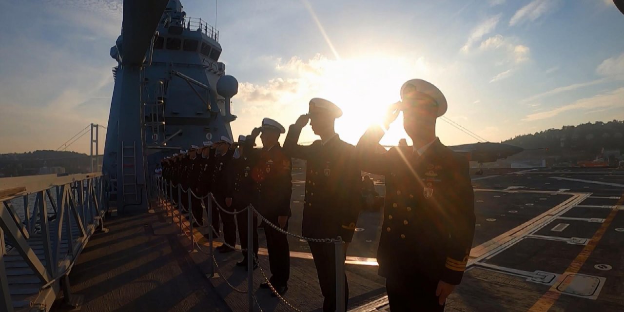 Boğazdan Geçen 100 Gemi Cumhurbaşkanı Erdoğan'a Çimariva Selamında Bulundu