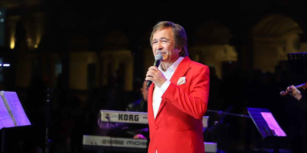 Büyükçekmece’de Cumhuriyetin 100’üncü Yılı Erol Evgin Konseriyle Kutlandı