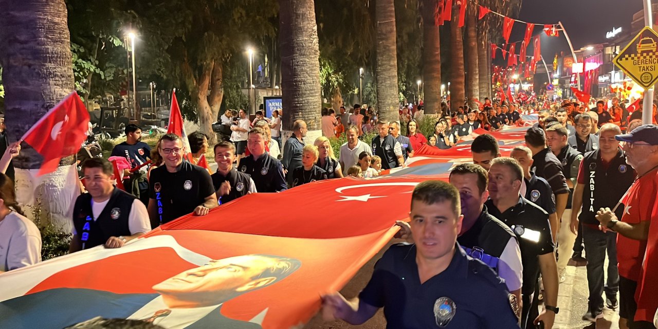 Bodrum'da 10 Bin Kişi Korteje Katıldı; Ece Seçkin Konseriyle Coşku İkiye Katlandı