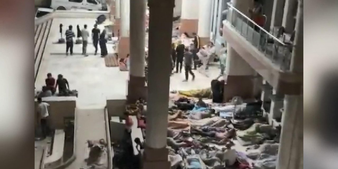 Gazze’de Al-quds Hastanesinin Çevresi Bombalanıyor