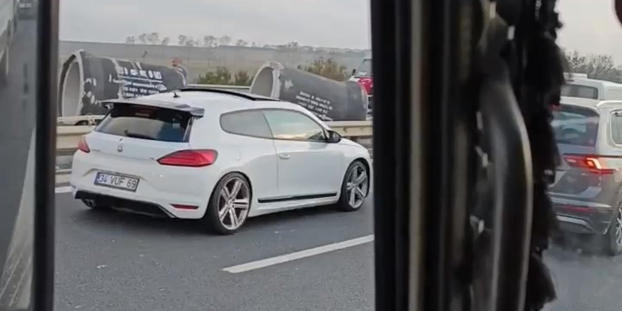 Tem Otoyolunda Beton Boru Taşıyan Tır Kaza Yaptı Facia Ucuz Atlatıldı