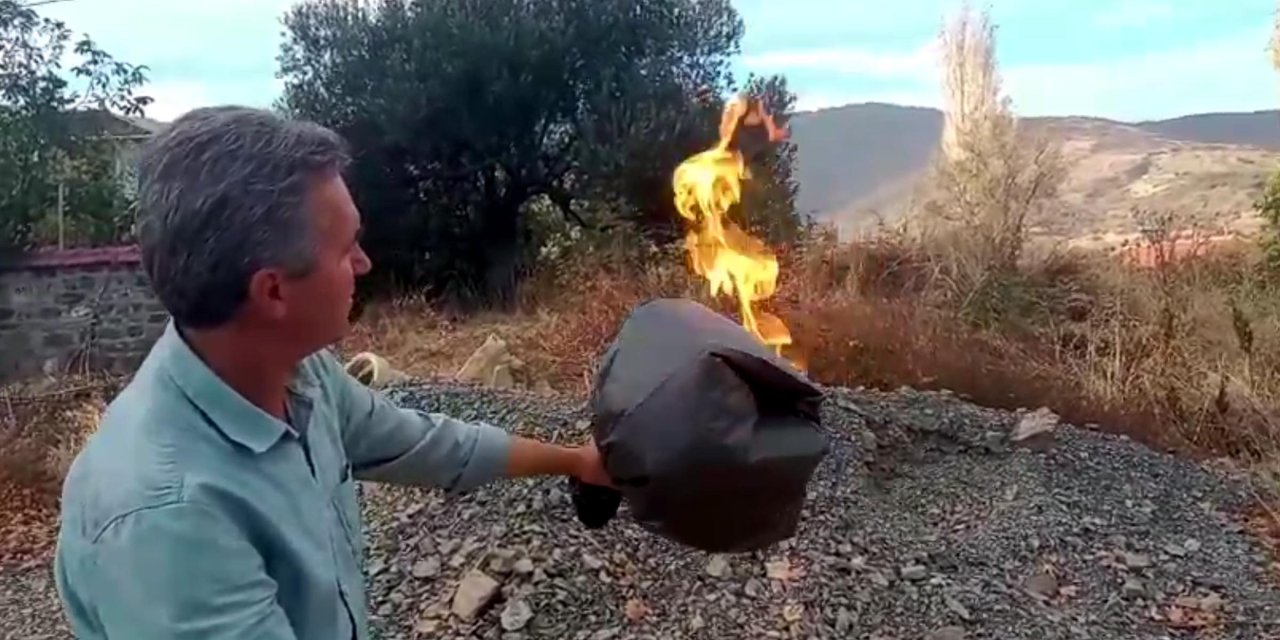 Su Kuyusu Sondajında Gaz Açığa Çıktı; Poşete Doldurup, Çakmakla Deneme Yaptılar