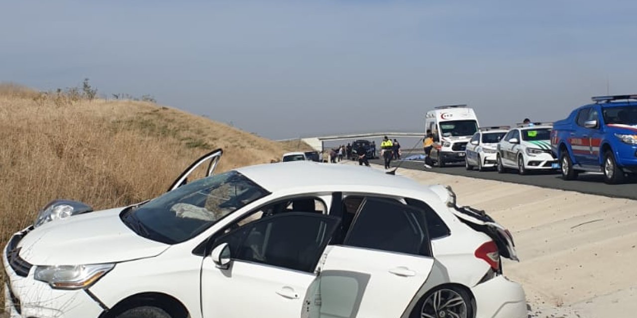 Lastik Değiştirenlere Otomobil Çarptı: 2 Ölü