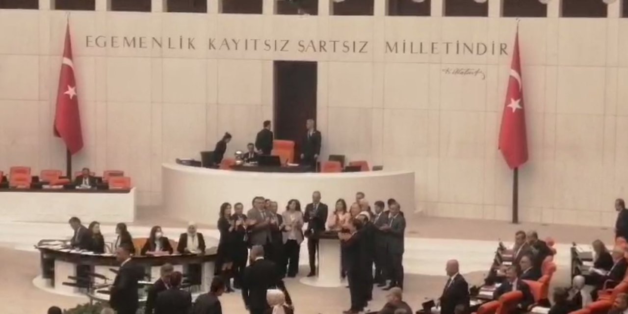 Hedep'lilerden Tbmm'de Alkışlı Protesto
