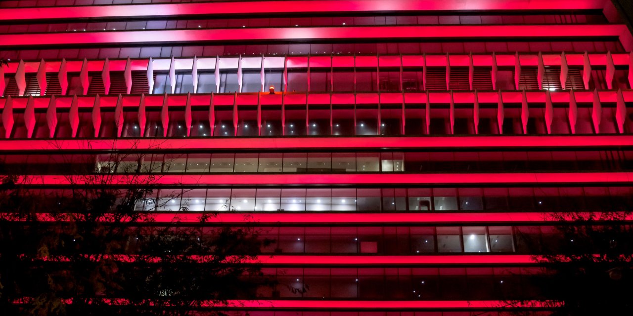 Madrid, Cumhuriyetin 100’üncü Yılında Kırmıza Beyaza Büründü