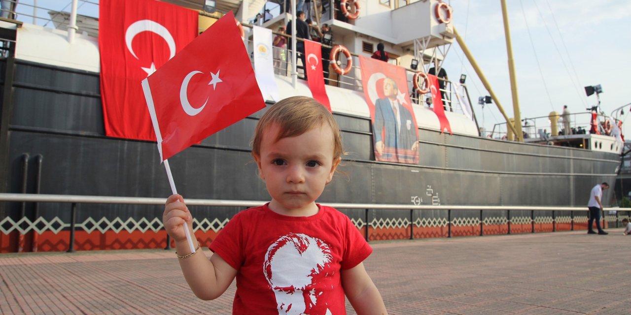 Bandırma Müze Gemisi'ni, 29 Ekim'de 5 Bin Kişi Ziyaret Etti