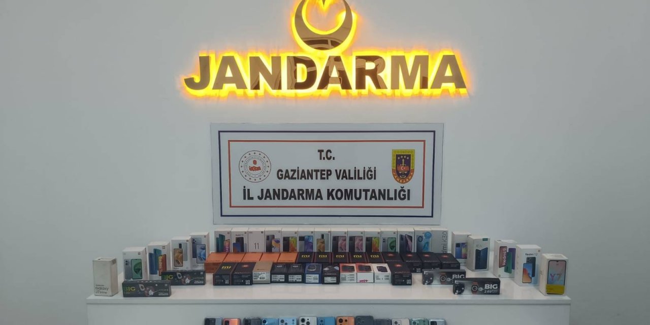 Gaziantep'te Piyasa Değeri 1 Milyon 105 Tl Olan Kaçak Telefonlar Ele Geçirildi