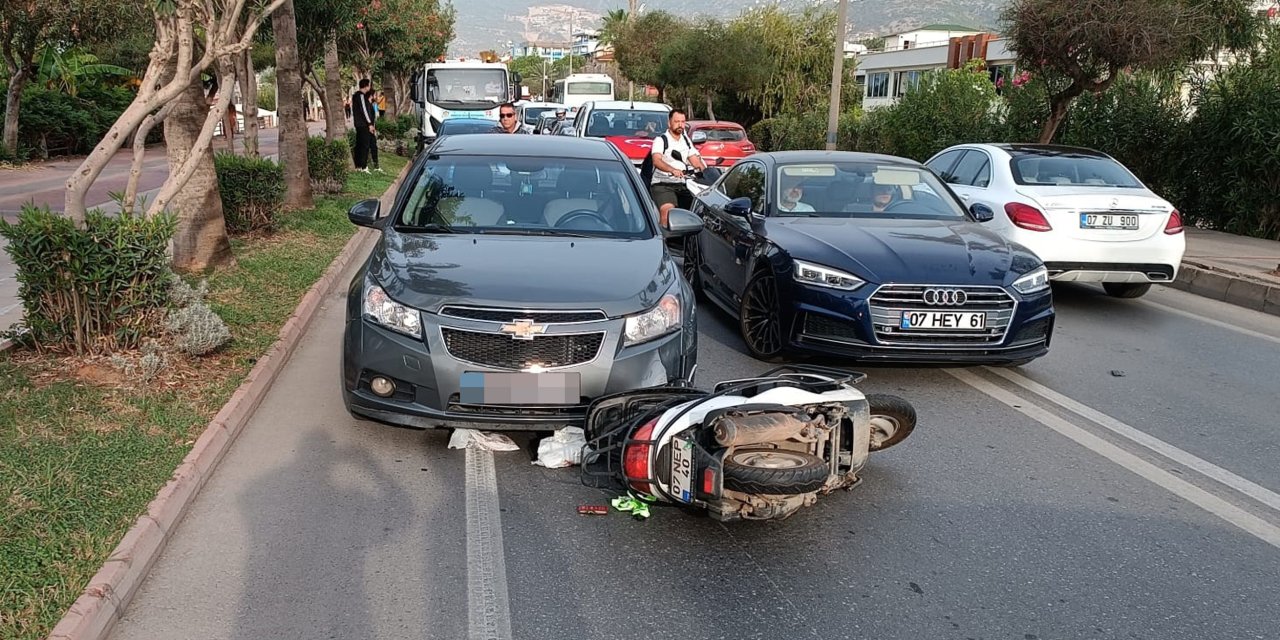 Otobüsle Çarpışan Motosikletin Sürücüsü Adem Öldü; Kaza Anı Kamerada