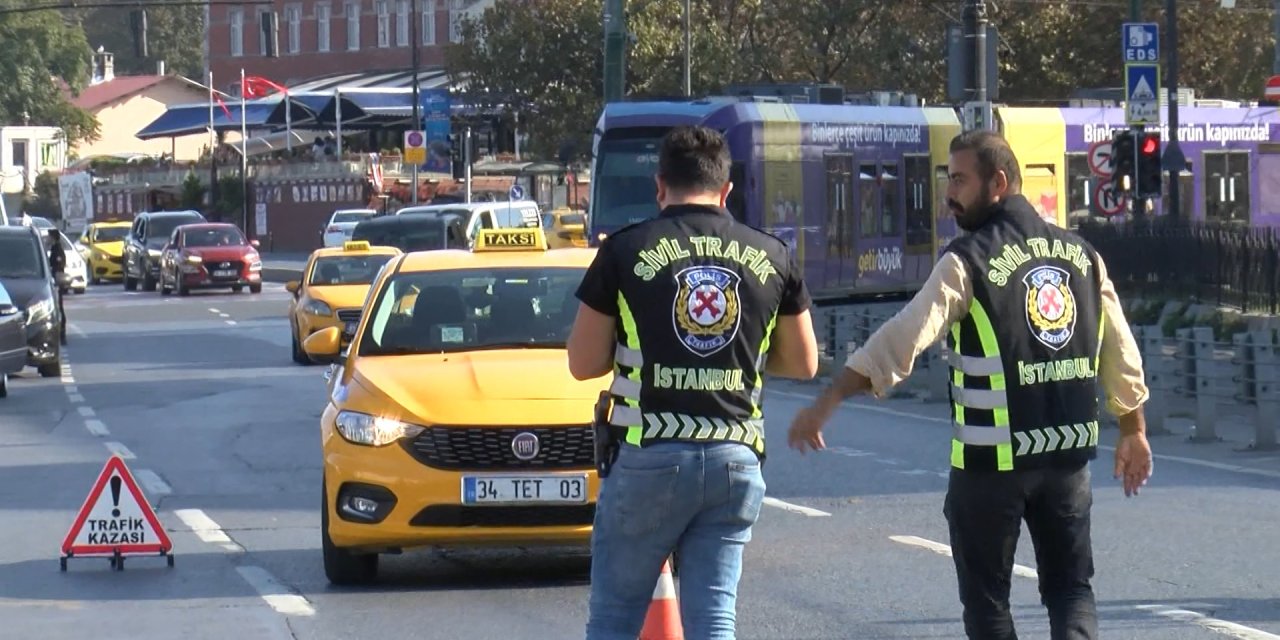 Eminönü'nde Taksi Denetimi: 3 Bin 930 Lira Ceza Kesildi