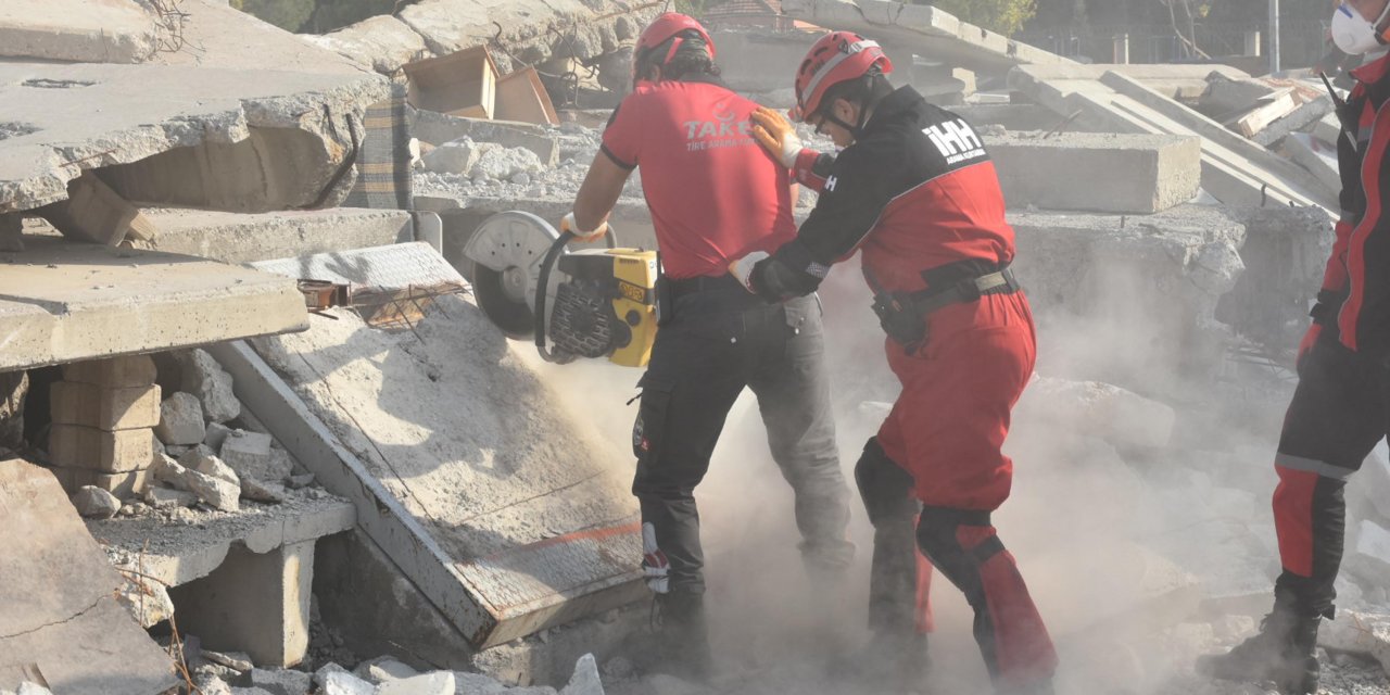 İzmir Depreminin 3'üncü Yıl Dönümünde Deprem Tatbikatı