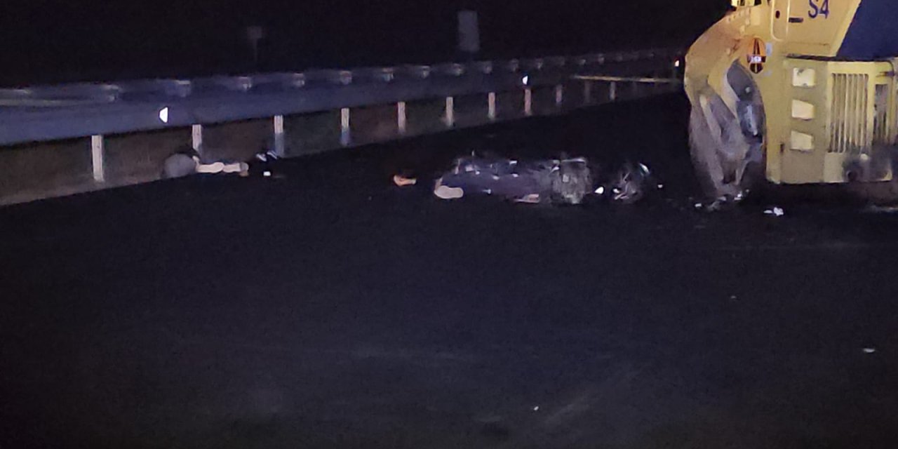 Kapalı Olan Yolda İş Makinesine Çarpan Motosikletteki 2 Kişi Öldü