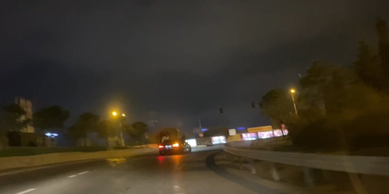 Ataşehir’de Otomobilin Kapısında Tehlikeli Yolculuk Kamerada