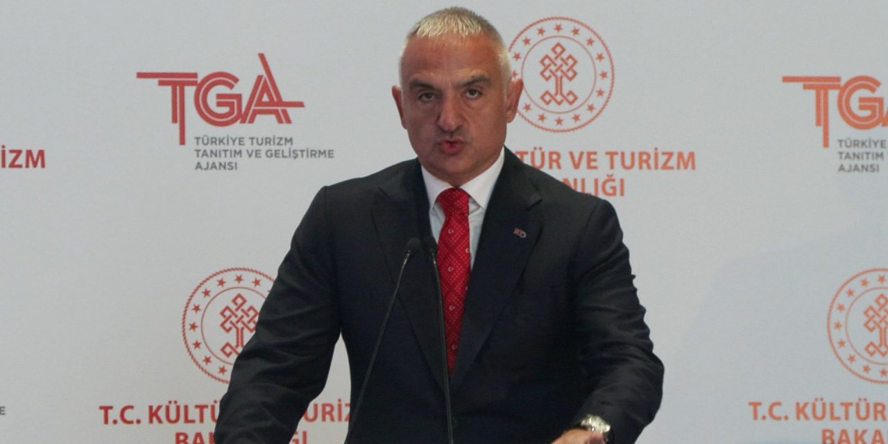 Bakan Ersoy: Ayasofya'ya Ziyaretler Yabancı Ülke Vatandaşları İçin 15 Ocak'tan İtibaren Ücretli Olacak