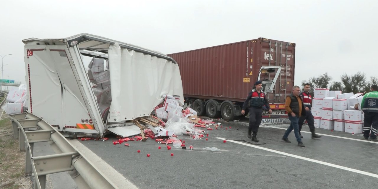 Ek Fotoğraf // Tem'de Kaza: Yol Trafiğe Kapandı