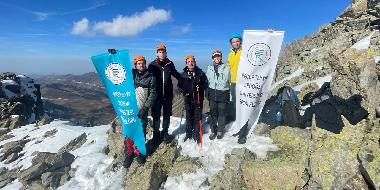 RTEÜ Spor Kulübü 100. Yıl Anısına Zirve Tırmanışı Yaptı