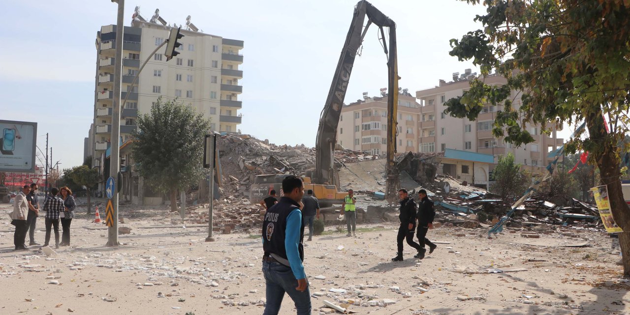 Gaziantep'te 11 Katlı Bina İçin Yıkım İşlemi