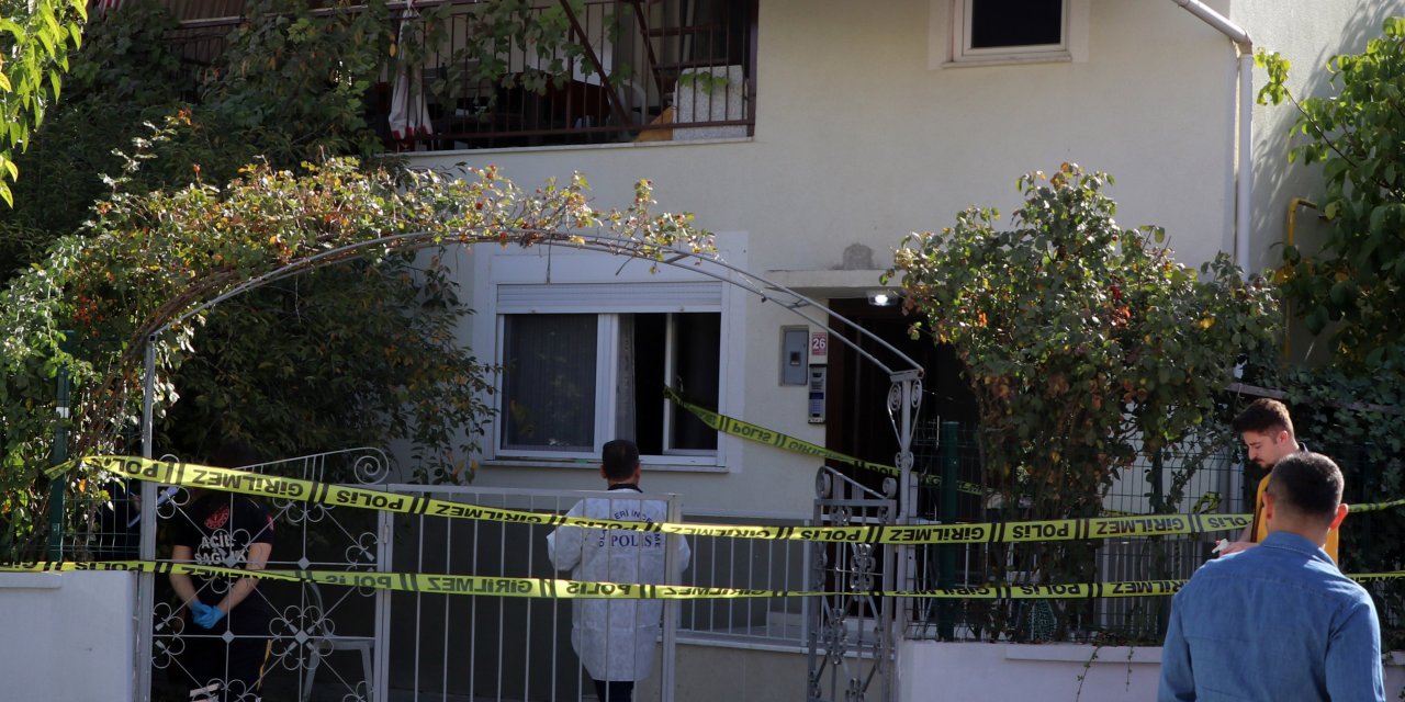 Evinde Ölü Bulunmuştu, Vücudunda 3 Bıçak Darbesi Tespit Edildi