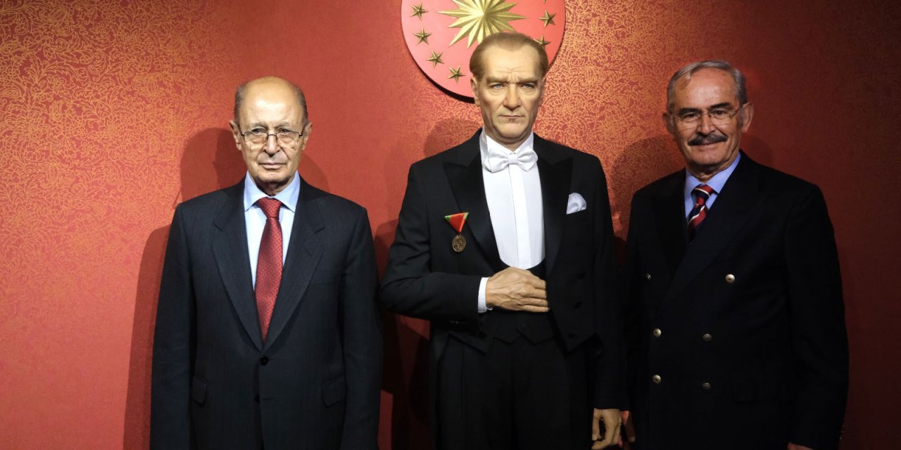 Eski Cumhurbaşkanı Sezer, Eskişehir'de Balmumu Müzesini Gezdi