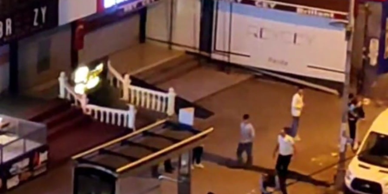 Sultangazi'de İki Grubun Tekme Tokat Kavgası Kamerada