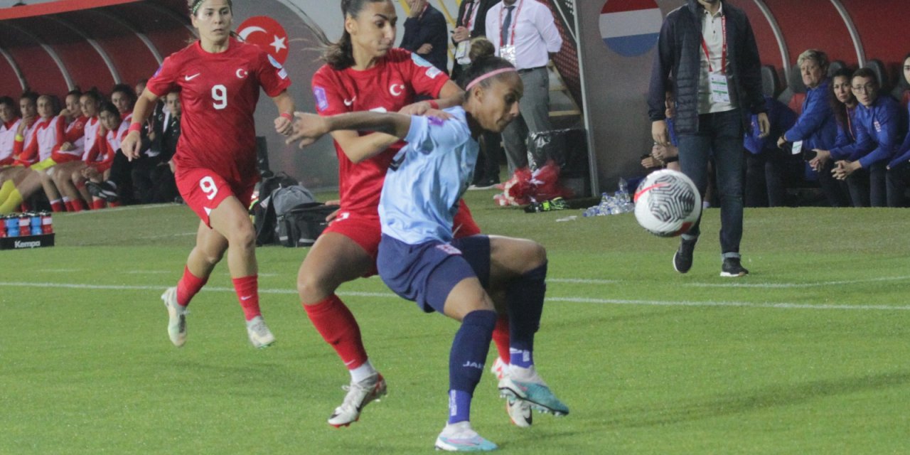 A Milli Kadın Futbol Takımı, Uefa Uluslar B Ligi'ne Yükseldi