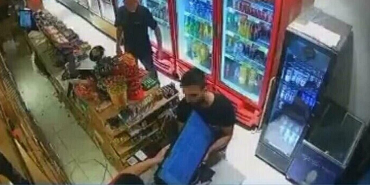 'Alacağım Var' Diyerek Marketteki Oyun Makinesini Götürmeye Çalıştı