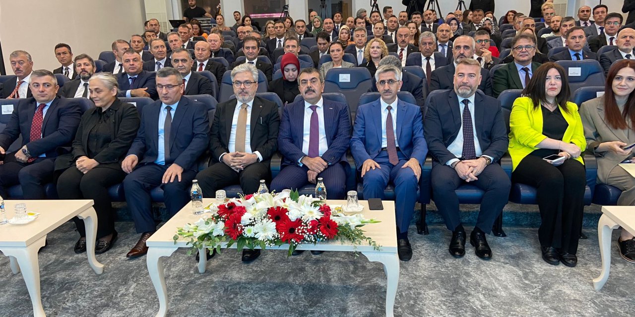 Bakan Tekin: Öğrencilerimizin Kelime Haznesini Geliştirmeyi Hedefliyoruz