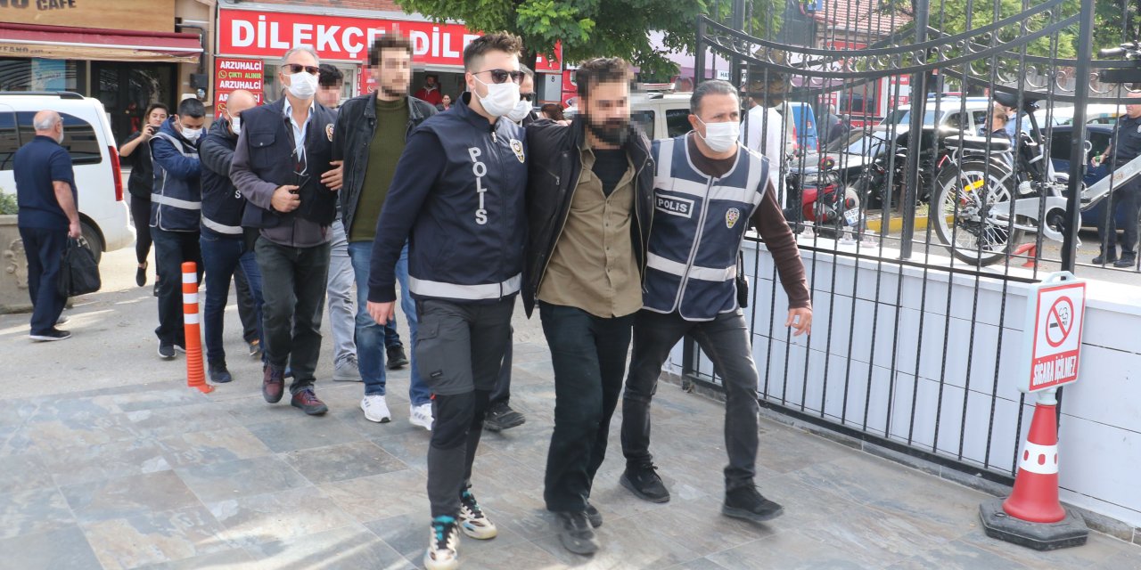 Eskişehir'de Gözaltına Alınan 4 Üniversite Öğrencisi, Adliyeye Sevk Edildi
