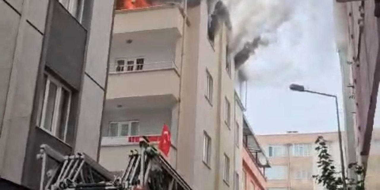 Sinir Krizi Geçirince Ailesi İle Oturduğu Evi Yakıp, Kaçtı