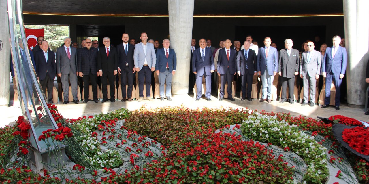 Demirel, 99'uncu Doğum Gününde Anıt Mezarı Başında Anıldı