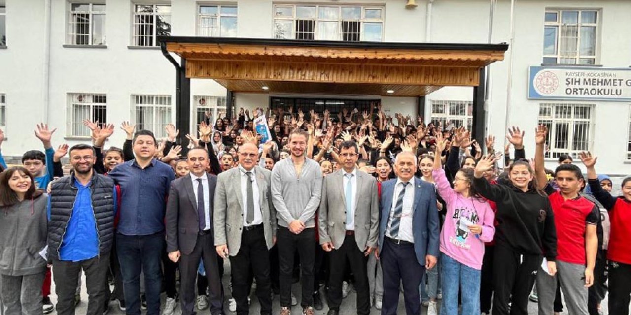 Kayserisporlu Kolovetsios’dan Öğrencilere Kıyafet Yardımı