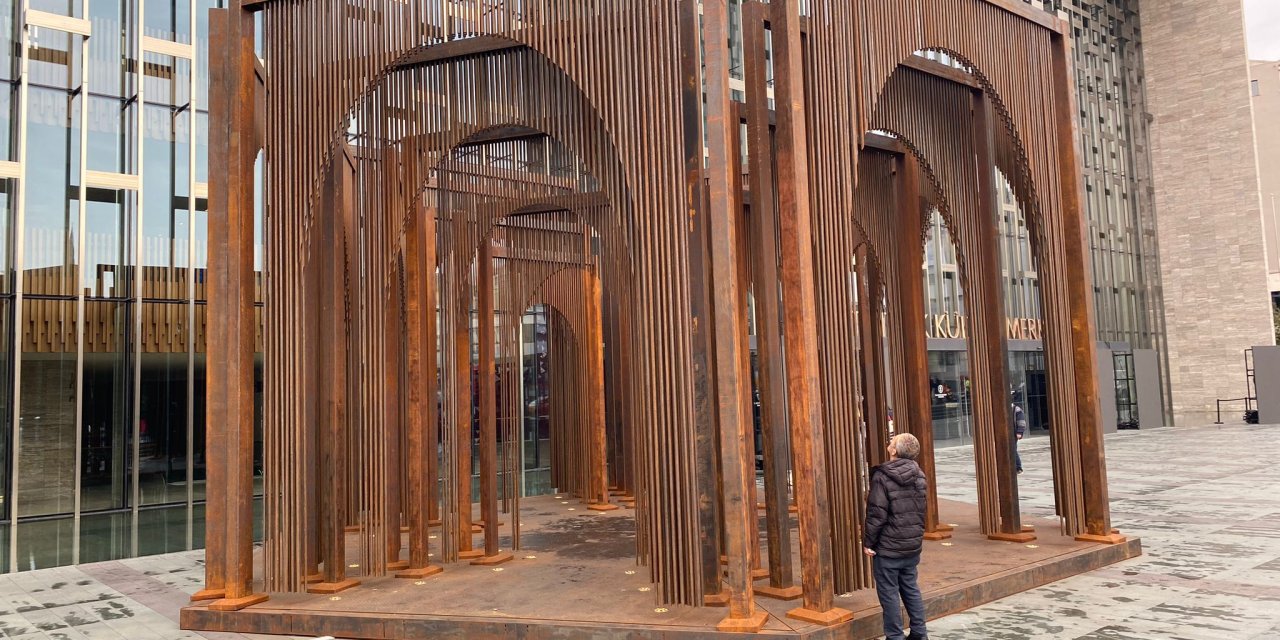 Melek Zeynep Bulut'un Akm'de Sergilenen Eseri 'açık Yapıt'a Yoğun İlgi