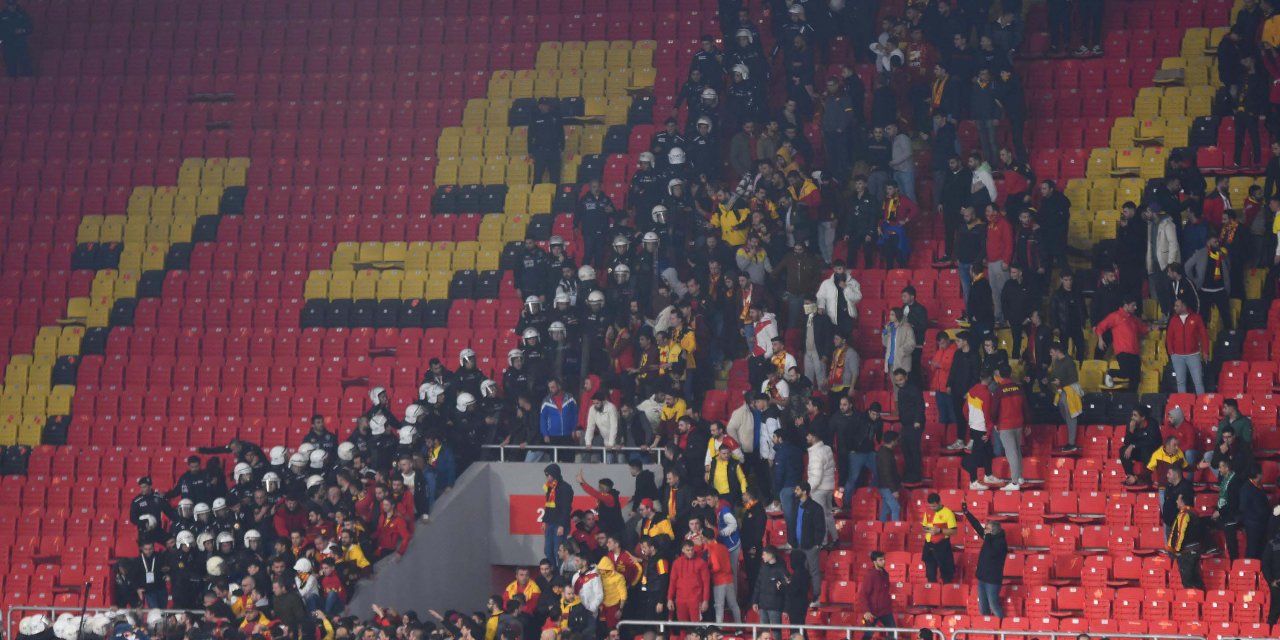 Olaylı Göztepe- Altay Derbisinde Görevli 4 Polis Hakkında 'İhmal' İddiasıyla Soruşturma