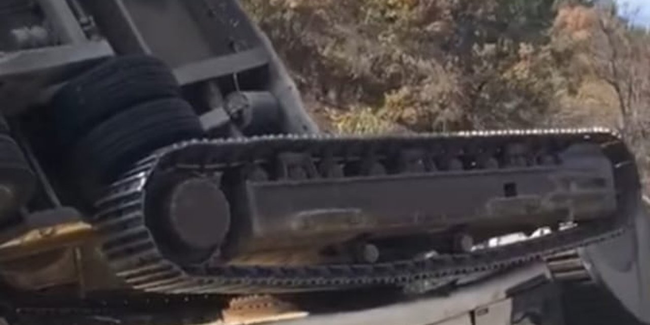 Çorum'da İş Makinesi Yüklü Tır Devrildi: 2 Ölü