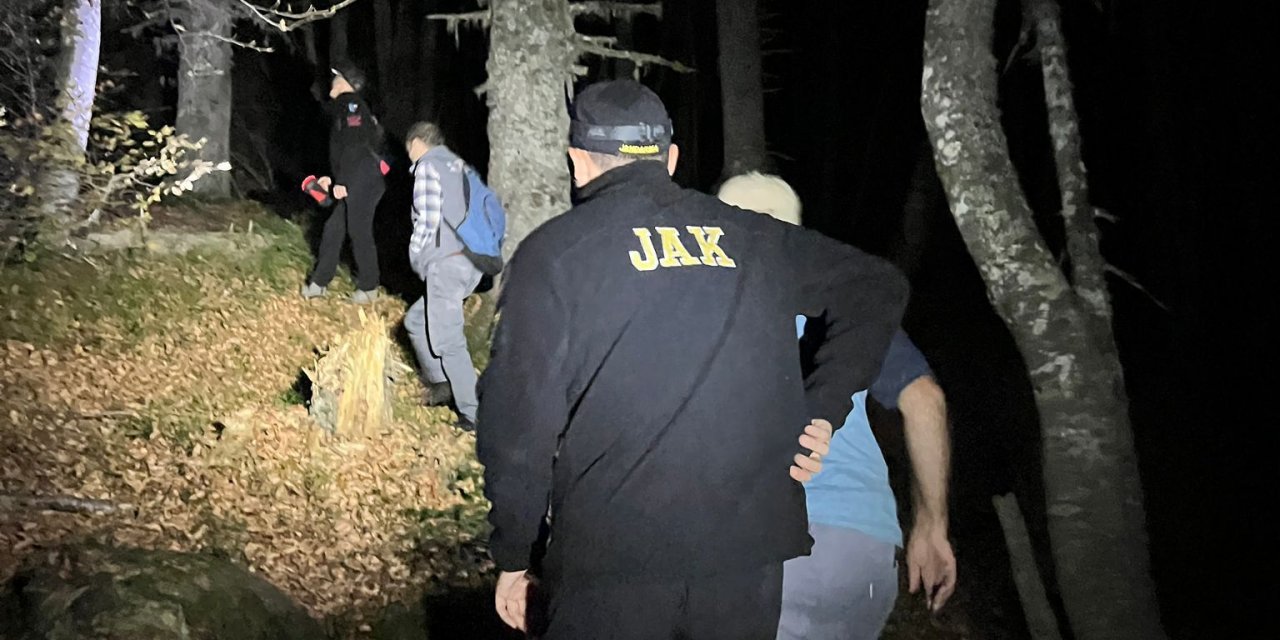 Uludağ'da Kaybolan 2 Kişiyi Jak Buldu