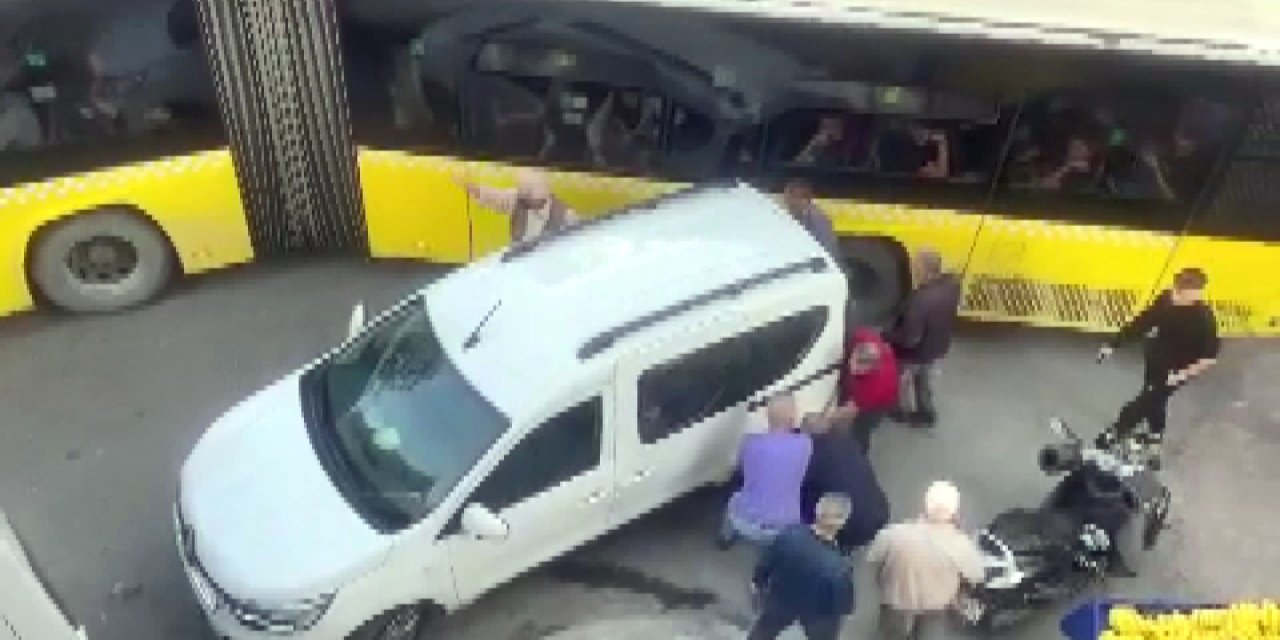 Avcılar'da Dönüş Yapamayan İett Otobüslerine Gönüllü Trafik Desteği