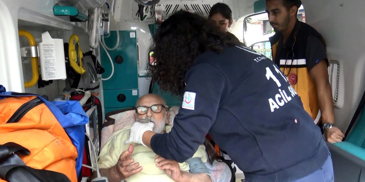 Avcılar’da Evinde Düşen Yaşlı Adamı İtfaiye Ekipleri Kurtardı