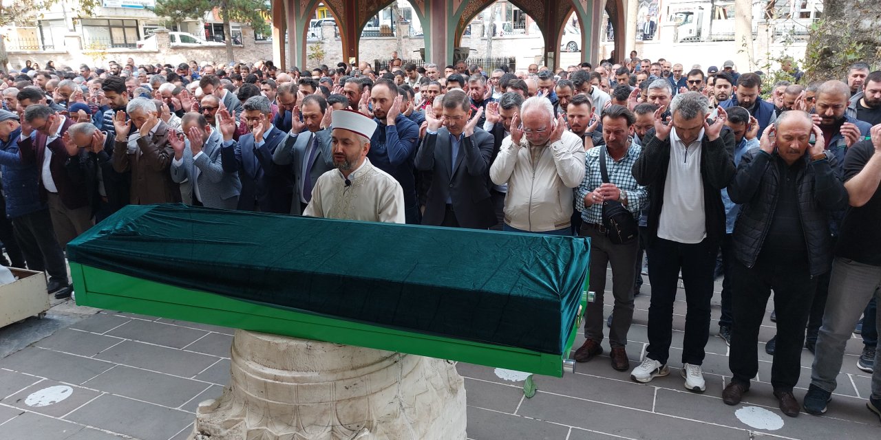 Kazada Ölen Elektrik Dağıtım Şirketi Bölge Müdürü Toprağa Verildi