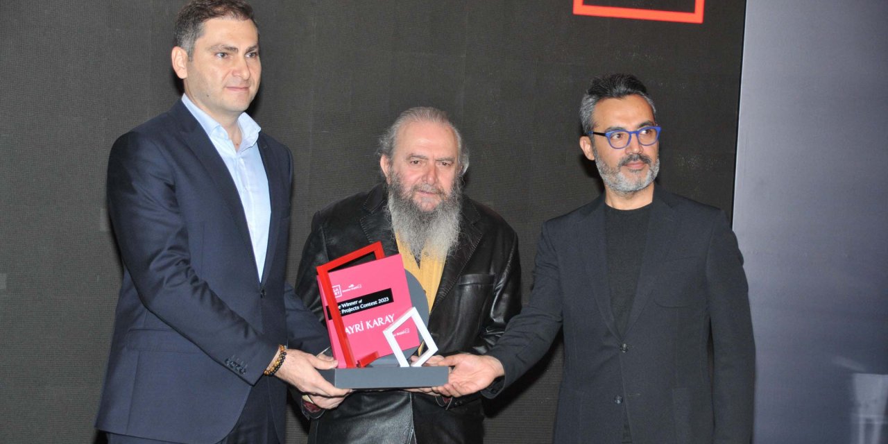 Yarı Soyut Adlı Eser 2 Milyon Liralık Ödülün Sahibi Oldu