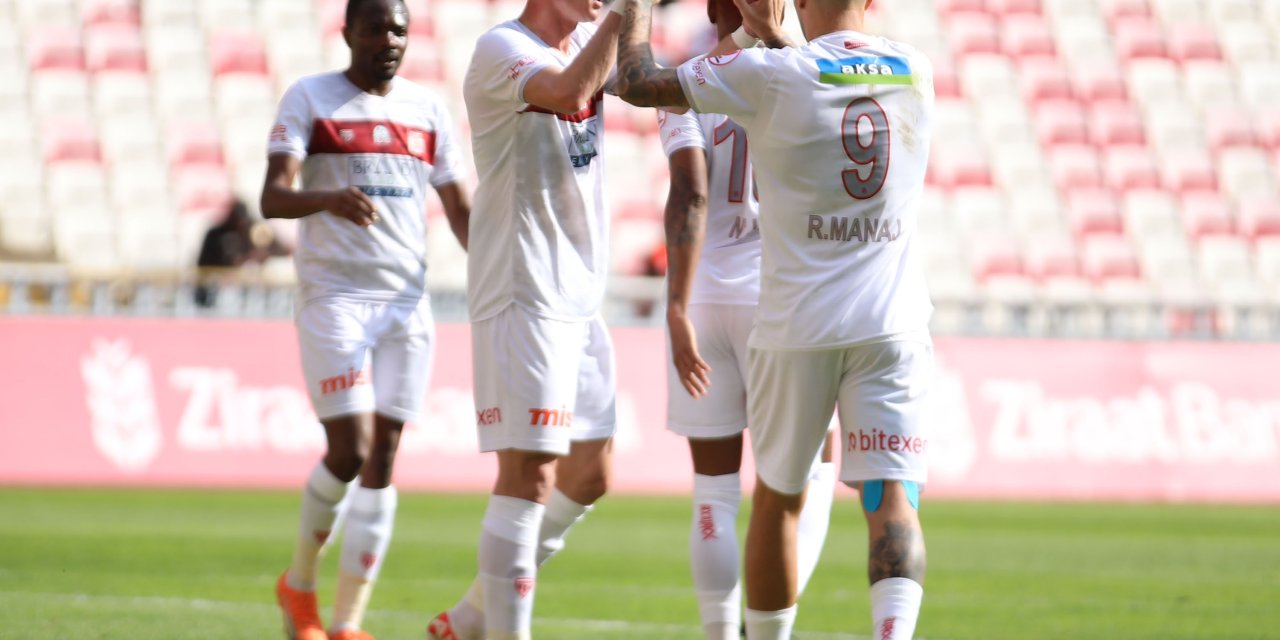 Sivasspor, Hopaspor'u 4-0 Yenerek Bir Üst Tura Yükseldi