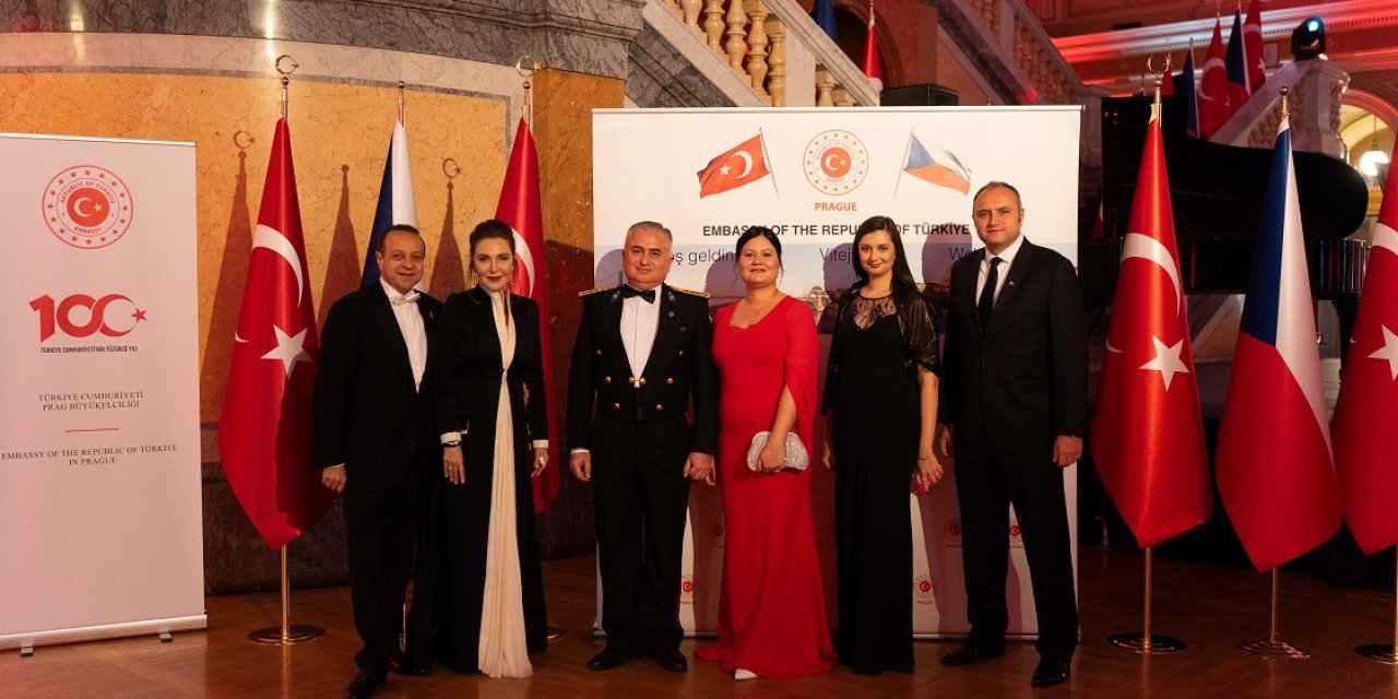 Prag Büyükelçisi Egemen Bağış Türk Beşleri'ni Andı