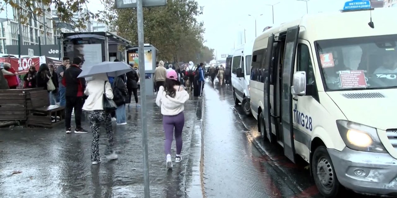 İstanbul'da Yağmur Etkili Olmaya Başladı