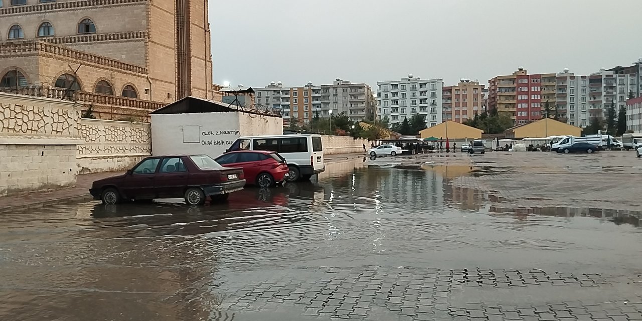 Mardin'de Sağanak; Cadde Ve Sokaklar Suyla Doldu