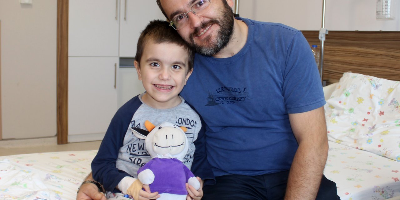 Oğluna Böbreğini Bağışlayan Baba: O Benim Parçamdı, Bir Parçam Daha Ona Geçti