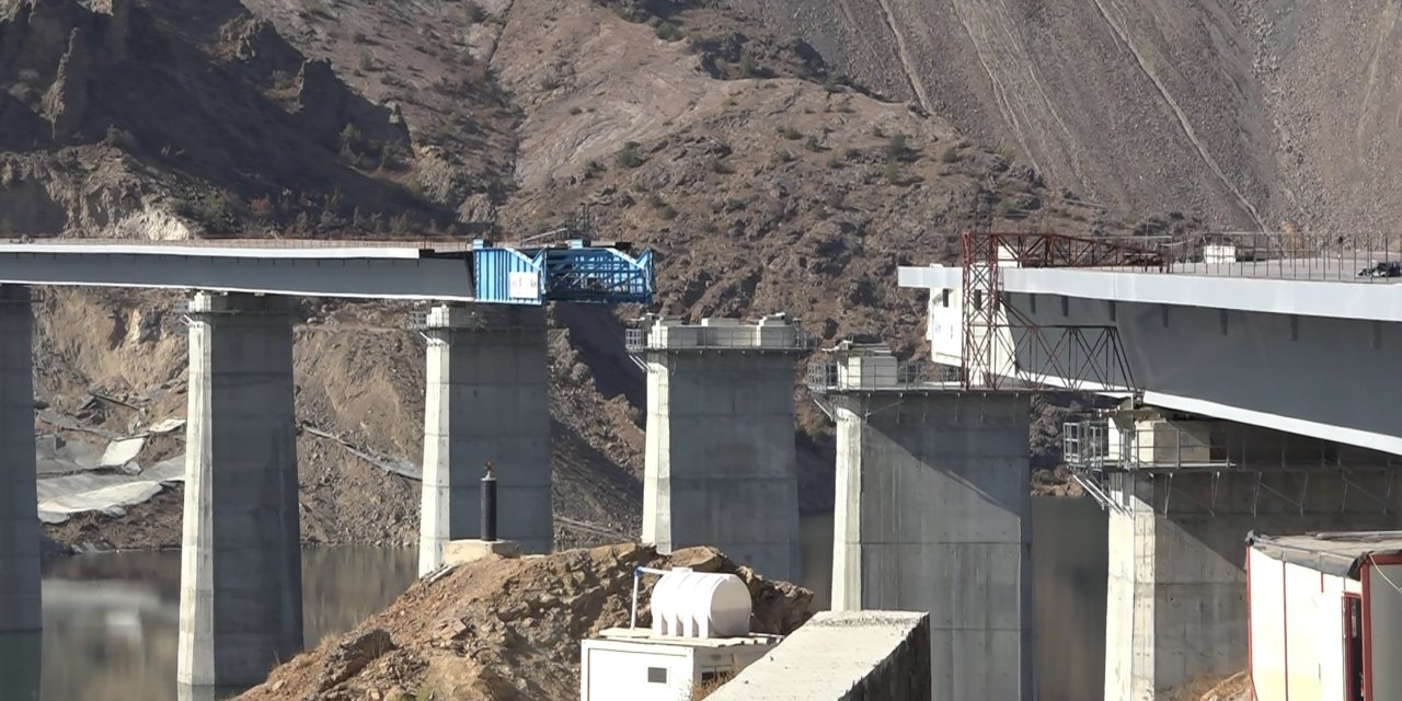 Yusufeli'nin İki Yakası, Yeni Yılda 685 Metrelik Viyadükle Bulaşacak