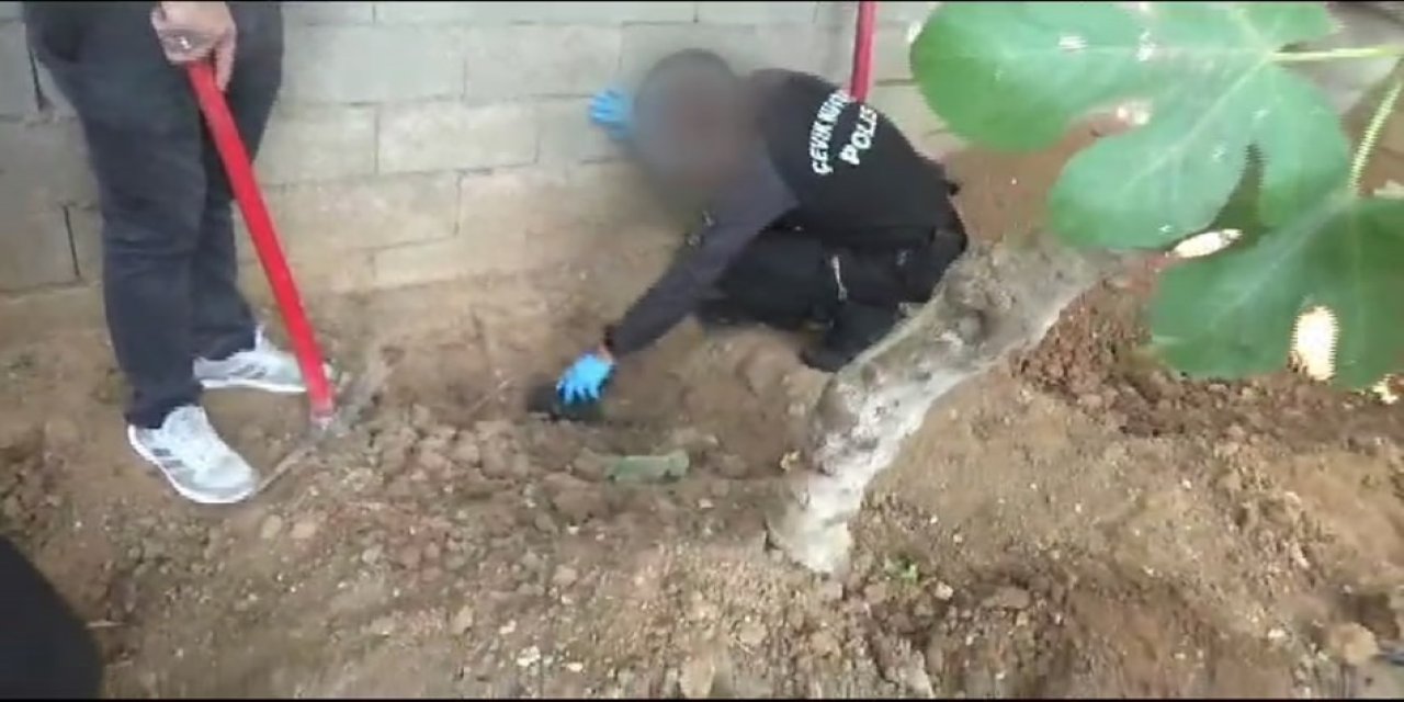 Çaldıkları Ziynet Eşyaları Ve Paraları Evlerinin Bahçesine Gömen 3 Şüpheliye Gözaltı