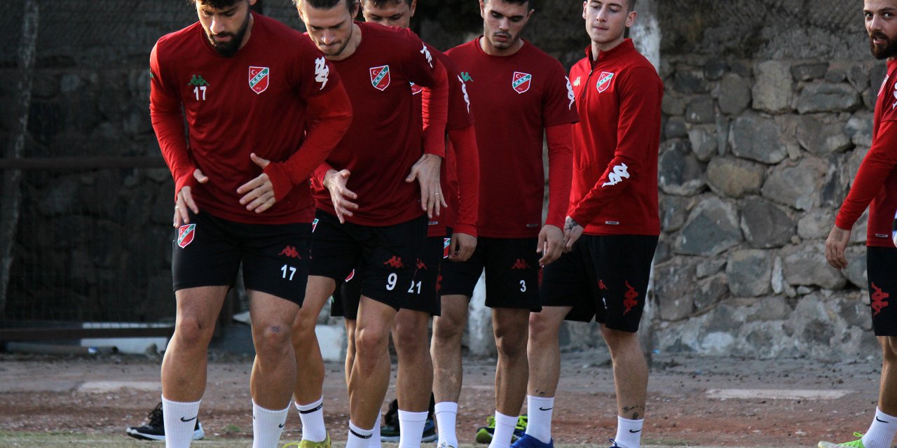 Karşıyaka Kampa Girdi